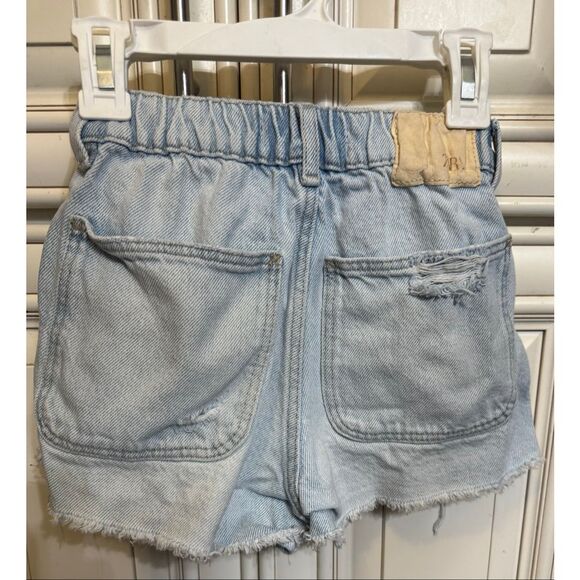 ZARA Girls Elastic Waist Button Fly Distressed Denim Jean Shorts Light Blue Sz 9 - Picture 3 of 7